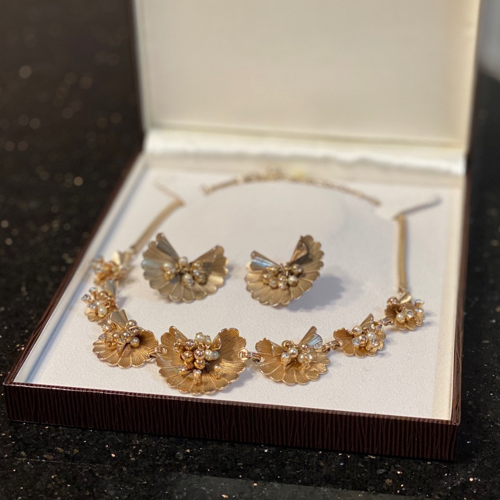 Antique Gold Necklace and Earrings
